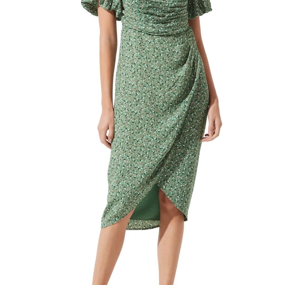ASTR Green Floral Midi Dress